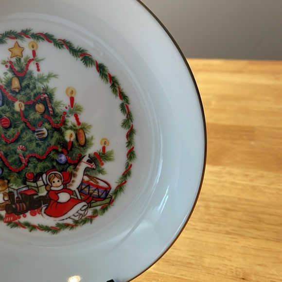 JASCO Christmas Plate 6 1/5" Japan 22K Gold Edge Tree Gifts Red Green Porcelain - Picture 6 of 10